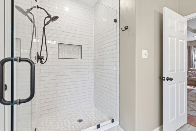 8215 HUNTERS MEADOW LN, Bartlett, TN 38002