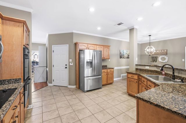 8215 HUNTERS MEADOW LN, Bartlett, TN 38002