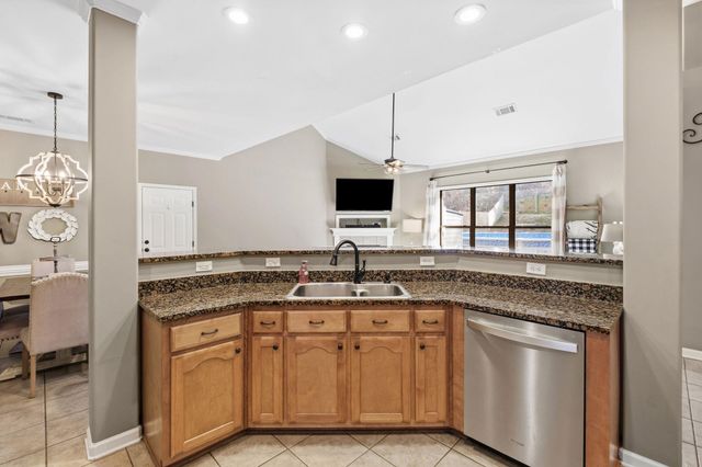 8215 HUNTERS MEADOW LN, Bartlett, TN 38002