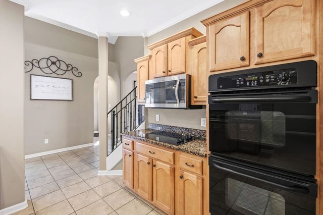 8215 HUNTERS MEADOW LN, Bartlett, TN 38002