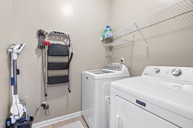 8215 HUNTERS MEADOW LN, Bartlett, TN 38002