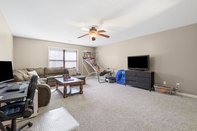 8215 HUNTERS MEADOW LN, Bartlett, TN 38002