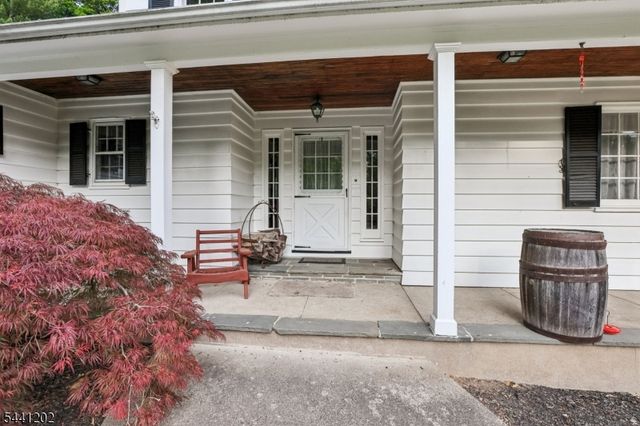 14 Saddle River Ro, Woodcliff Lake Boro, NJ 07677