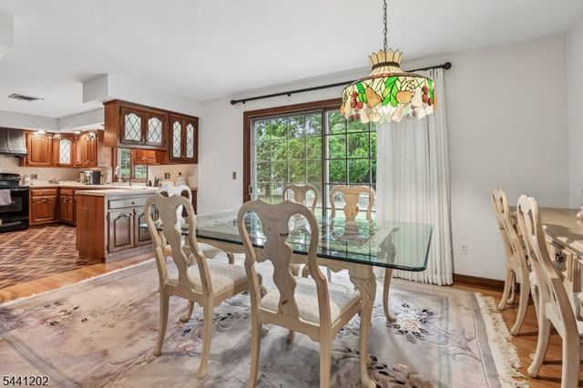 14 Saddle River Ro, Woodcliff Lake Boro, NJ 07677