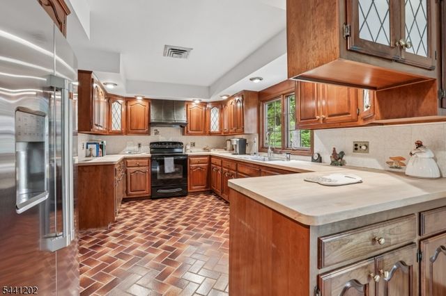 14 Saddle River Ro, Woodcliff Lake Boro, NJ 07677