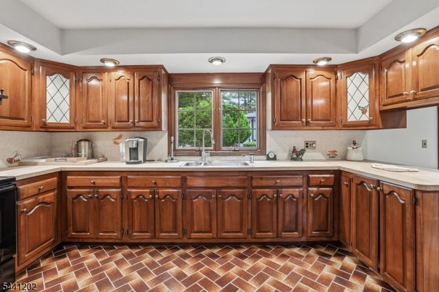 14 Saddle River Ro, Woodcliff Lake Boro, NJ 07677