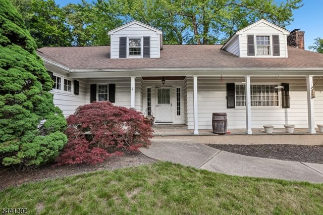 14 Saddle River Ro, Woodcliff Lake Boro, NJ 07677