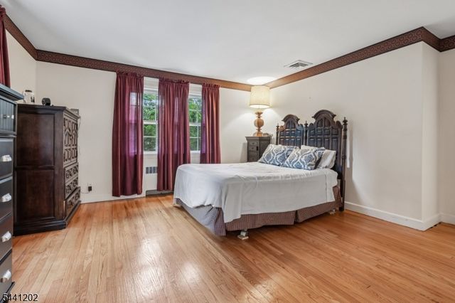 14 Saddle River Ro, Woodcliff Lake Boro, NJ 07677