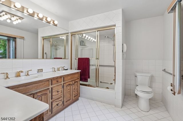 14 Saddle River Ro, Woodcliff Lake Boro, NJ 07677