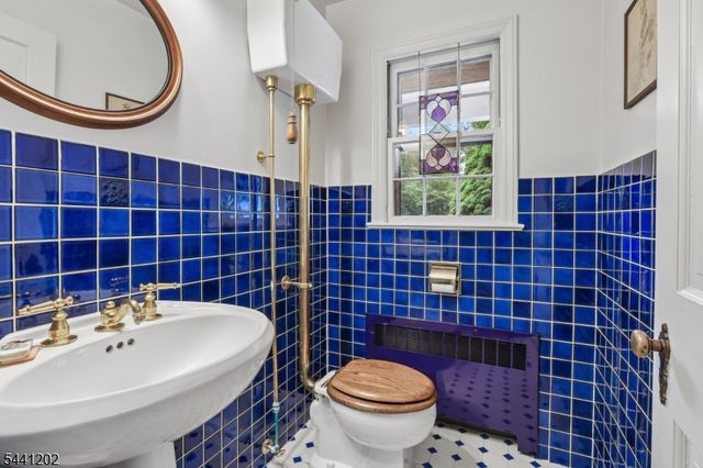 14 Saddle River Ro, Woodcliff Lake Boro, NJ 07677
