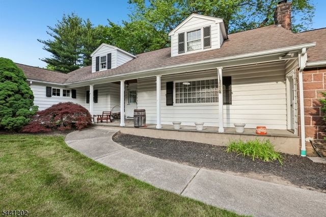 14 Saddle River Ro, Woodcliff Lake Boro, NJ 07677