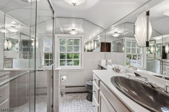 14 Saddle River Ro, Woodcliff Lake Boro, NJ 07677