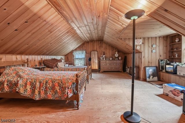 14 Saddle River Ro, Woodcliff Lake Boro, NJ 07677