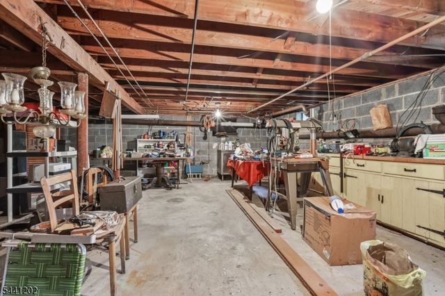 14 Saddle River Ro, Woodcliff Lake Boro, NJ 07677