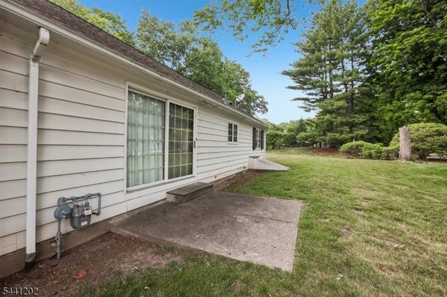 14 Saddle River Ro, Woodcliff Lake Boro, NJ 07677