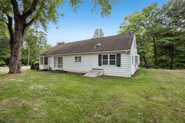 14 Saddle River Ro, Woodcliff Lake Boro, NJ 07677