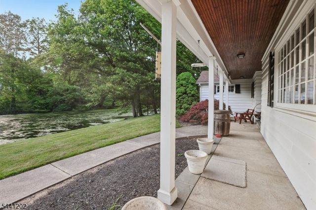 14 Saddle River Ro, Woodcliff Lake Boro, NJ 07677