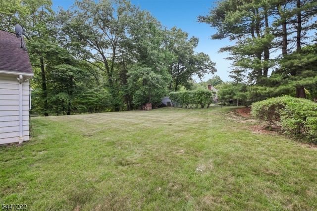 14 Saddle River Ro, Woodcliff Lake Boro, NJ 07677