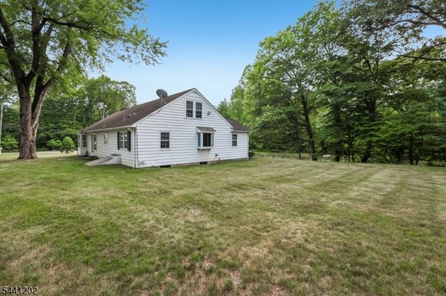 14 Saddle River Ro, Woodcliff Lake Boro, NJ 07677