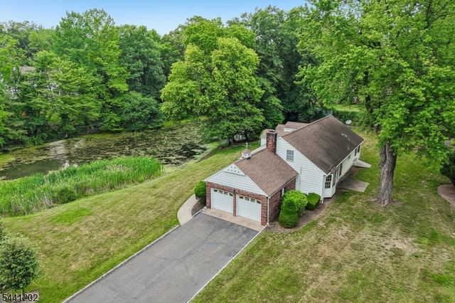 14 Saddle River Ro, Woodcliff Lake Boro, NJ 07677