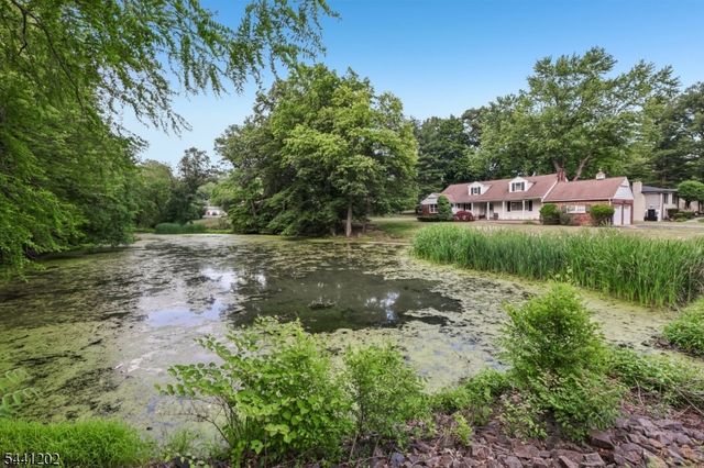 14 Saddle River Ro, Woodcliff Lake Boro, NJ 07677