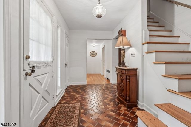 14 Saddle River Ro, Woodcliff Lake Boro, NJ 07677