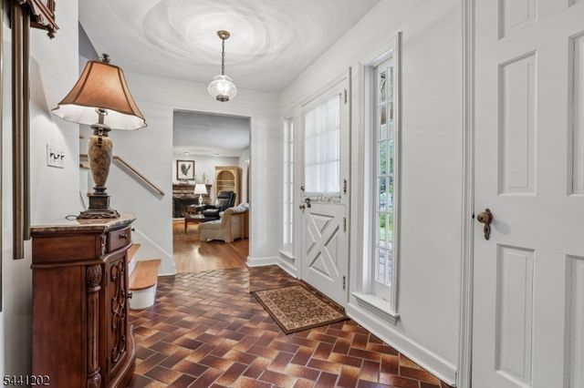 14 Saddle River Ro, Woodcliff Lake Boro, NJ 07677