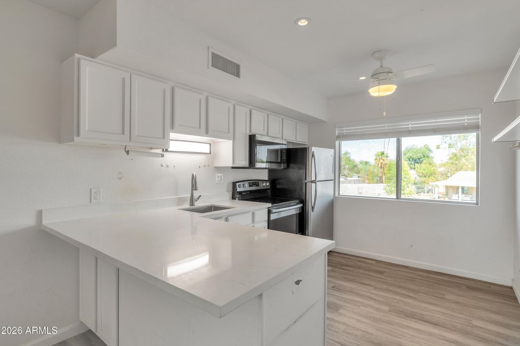 749 E MONTEBELLO Avenue 229, Phoenix, AZ 85014 — photo 2