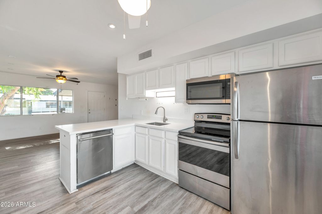 749 E MONTEBELLO Avenue 229, Phoenix, AZ 85014 — photo 3