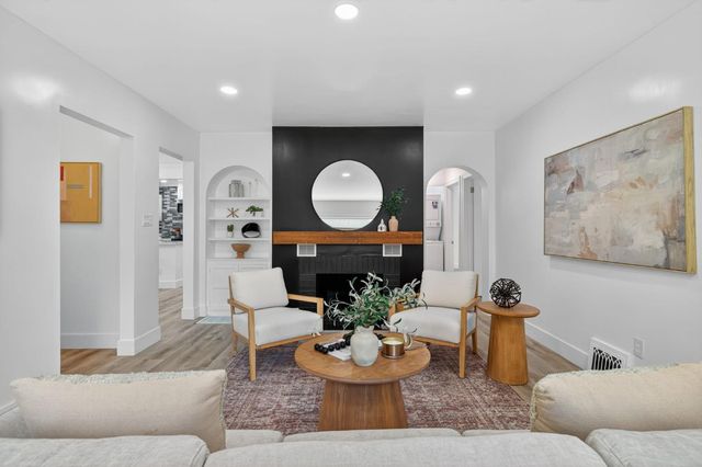 2725 Harkness St, Sacramento, CA 95818