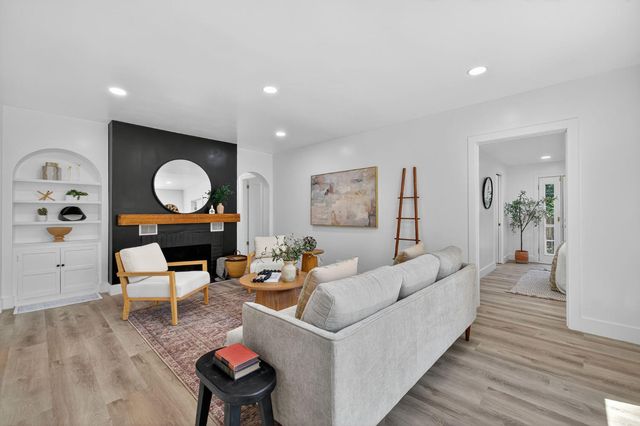 2725 Harkness St, Sacramento, CA 95818