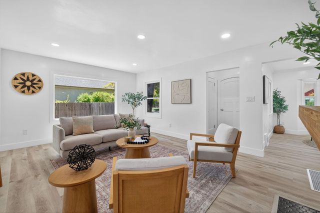 2725 Harkness St, Sacramento, CA 95818