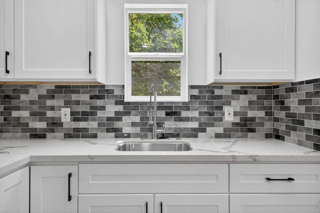 2725 Harkness St, Sacramento, CA 95818