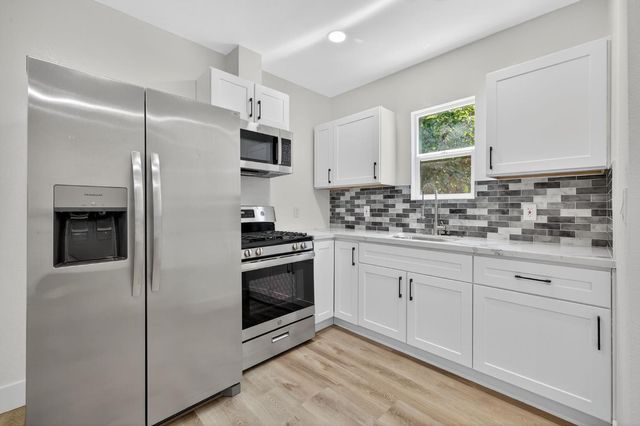 2725 Harkness St, Sacramento, CA 95818