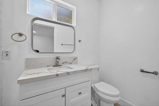 2725 Harkness St, Sacramento, CA 95818