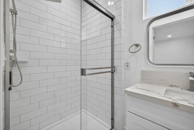 2725 Harkness St, Sacramento, CA 95818