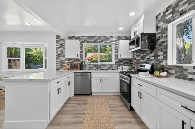 2725 Harkness St, Sacramento, CA 95818