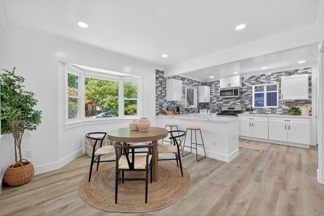 2725 Harkness St, Sacramento, CA 95818