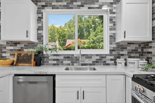 2725 Harkness St, Sacramento, CA 95818