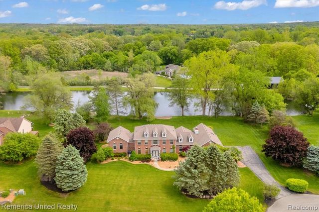 9422 Deer Creek Court, Brighton, MI 48114