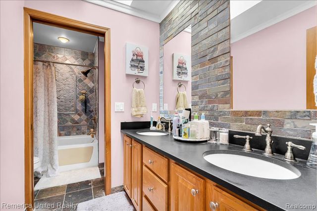 9422 Deer Creek Court, Brighton, MI 48114