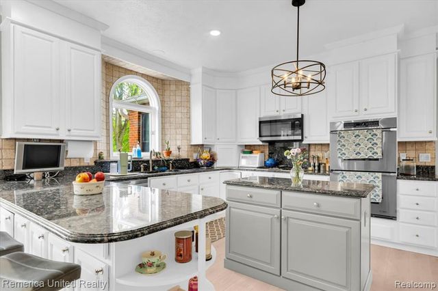 9422 Deer Creek Court, Brighton, MI 48114
