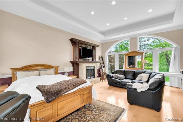 9422 Deer Creek Court, Brighton, MI 48114