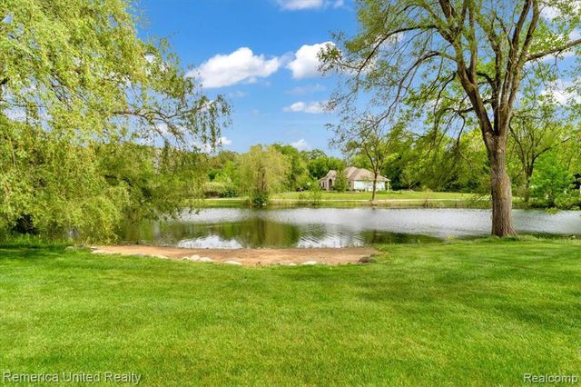9422 Deer Creek Court, Brighton, MI 48114