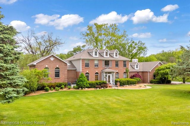9422 Deer Creek Court, Brighton, MI 48114
