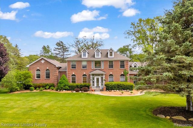 9422 Deer Creek Court, Brighton, MI 48114