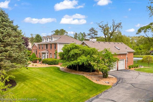 9422 Deer Creek Court, Brighton, MI 48114