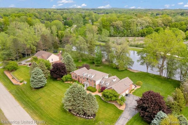 9422 Deer Creek Court, Brighton, MI 48114