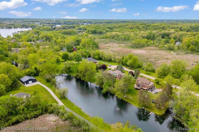 9422 Deer Creek Court, Brighton, MI 48114