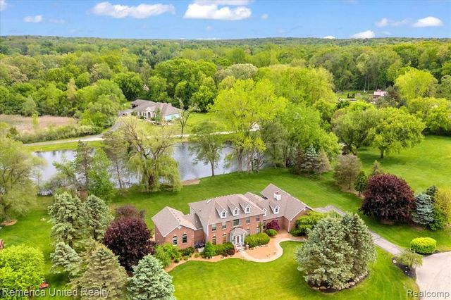 9422 Deer Creek Court, Brighton, MI 48114
